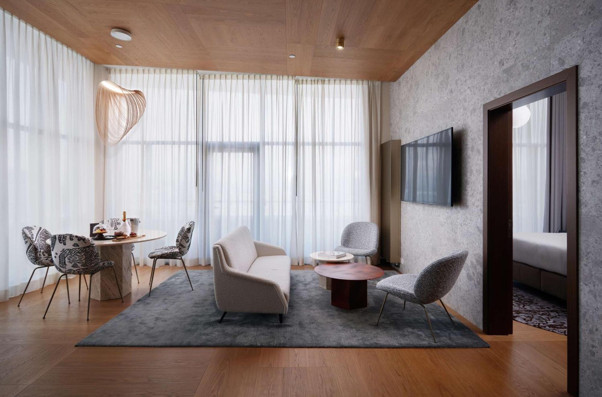 Iceland Parliament Hotel, Curio Collection By Hilton Reikiavik Exterior foto